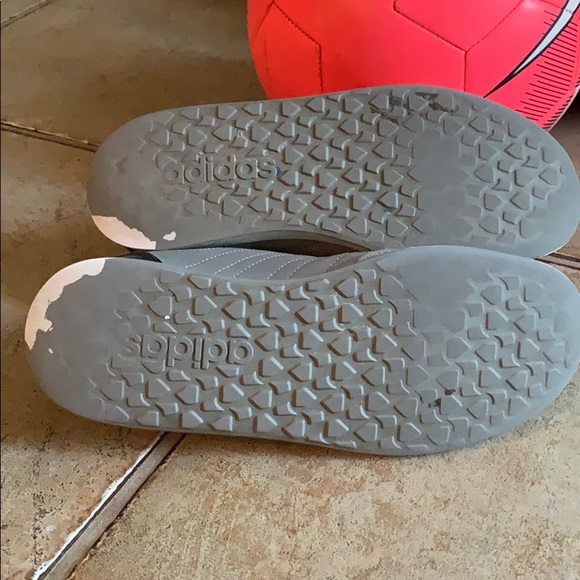 Adidas 👟 - Picture 3 of 3